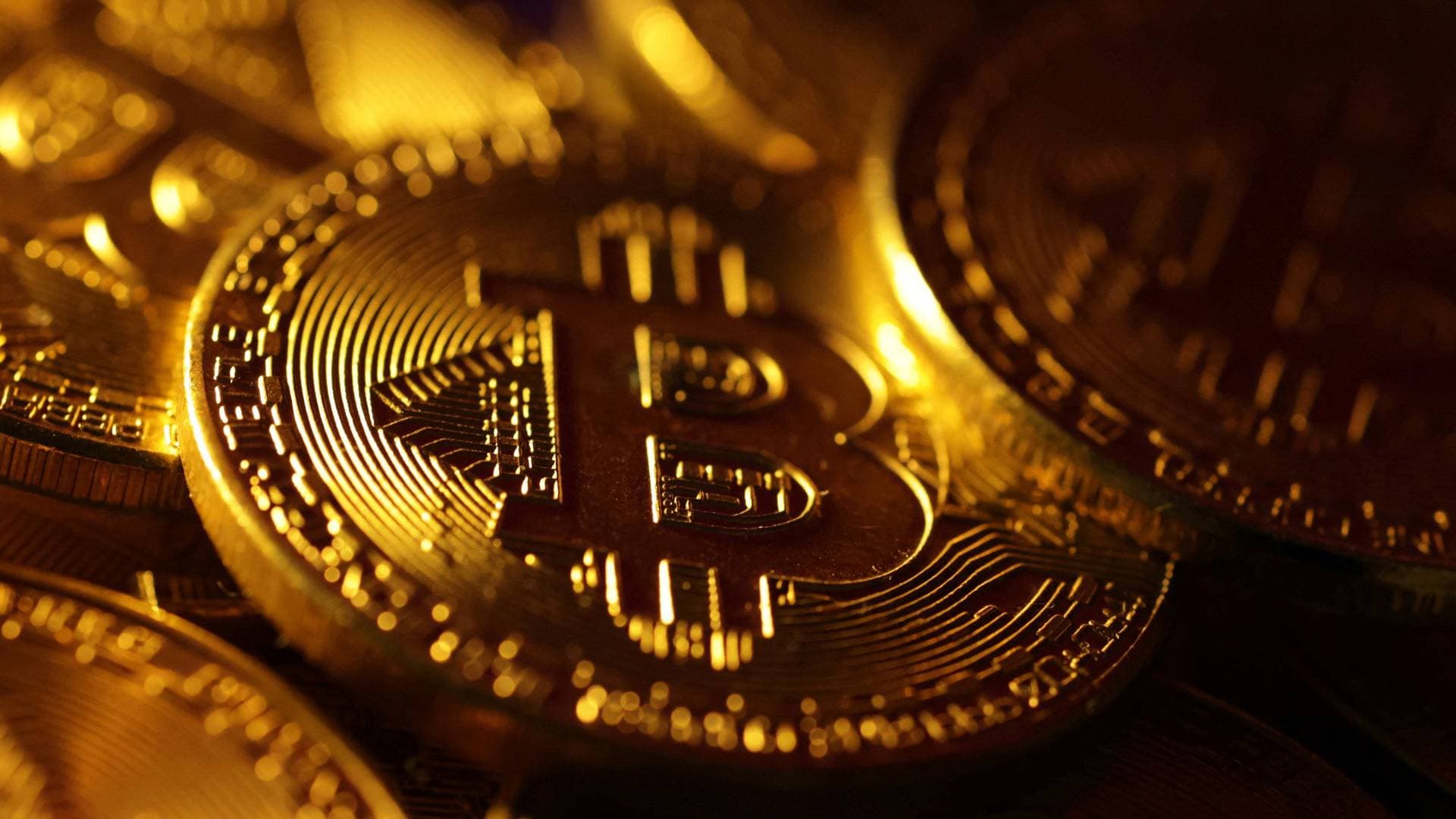 البتكوين تتجاوز 100 ألف دولار للمرة الأولى منذ فبراير