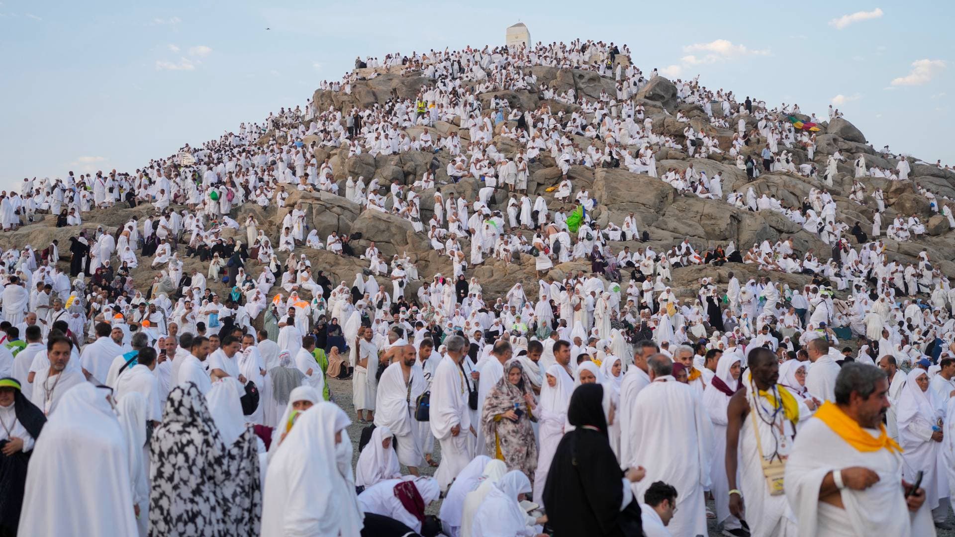 السعودية تحذر من حملات الحج الوهمية وتشدد على العقوبات ضد المخالفين.. فيديو