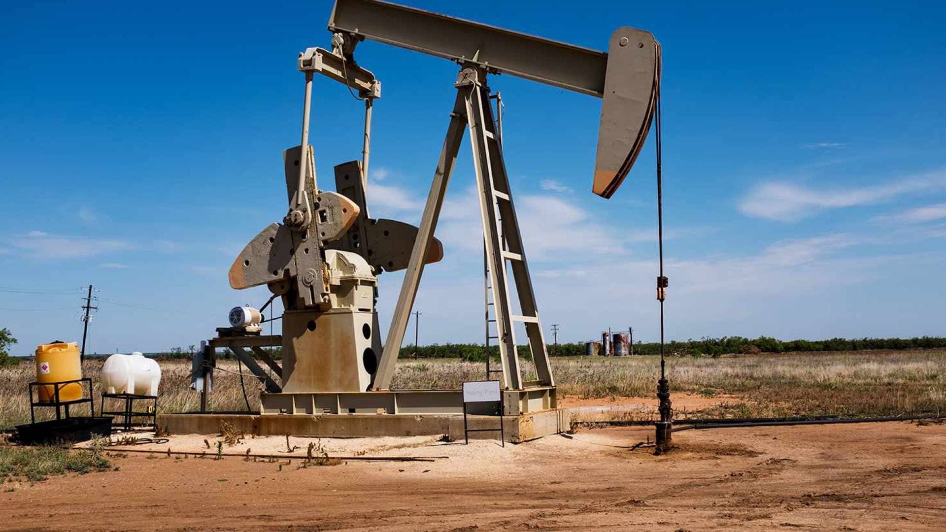 أسعار النفط عالميا تهبط بأكثر من 1.5%