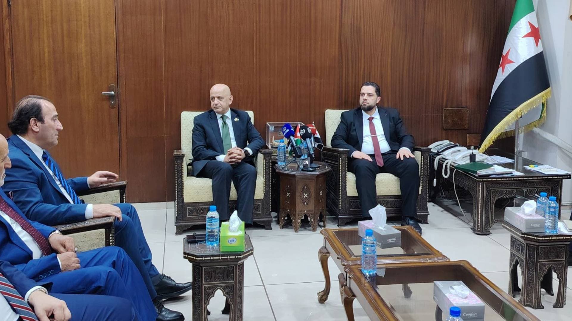 خلال زيارة أردنية إلى دمشق.. وزير سوري يتحدث عن قطاع الإعمار والأردن يعرض المساعدة