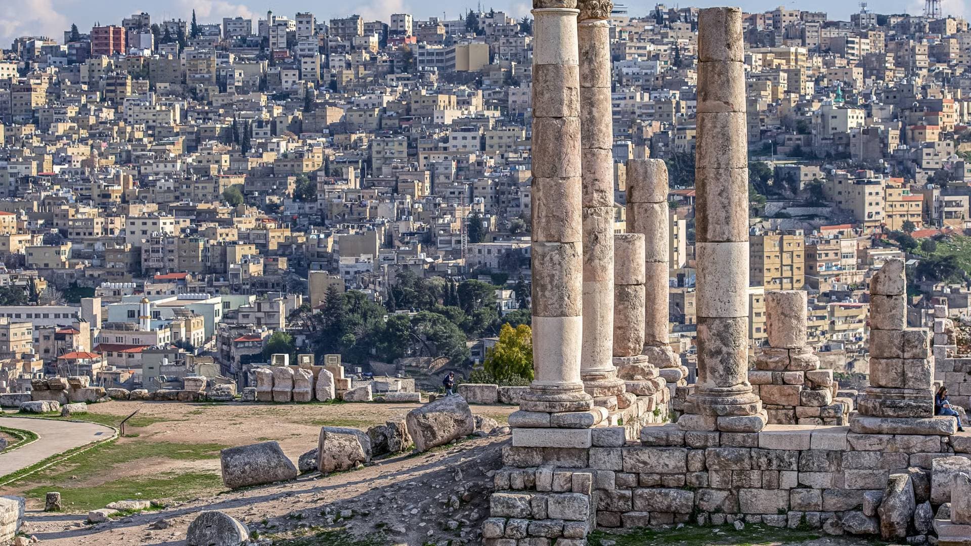 أجواء معتدلة مع تحذيرات من التعرض المباشر لأشعة الشمس