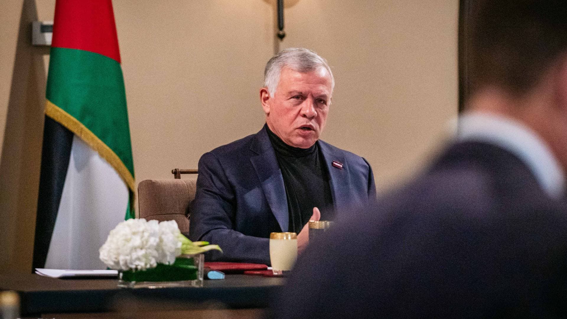 الملك يبحث مع رئيس الوزراء اليوناني سبل وقف التصعيد الدائر بالمنطقة