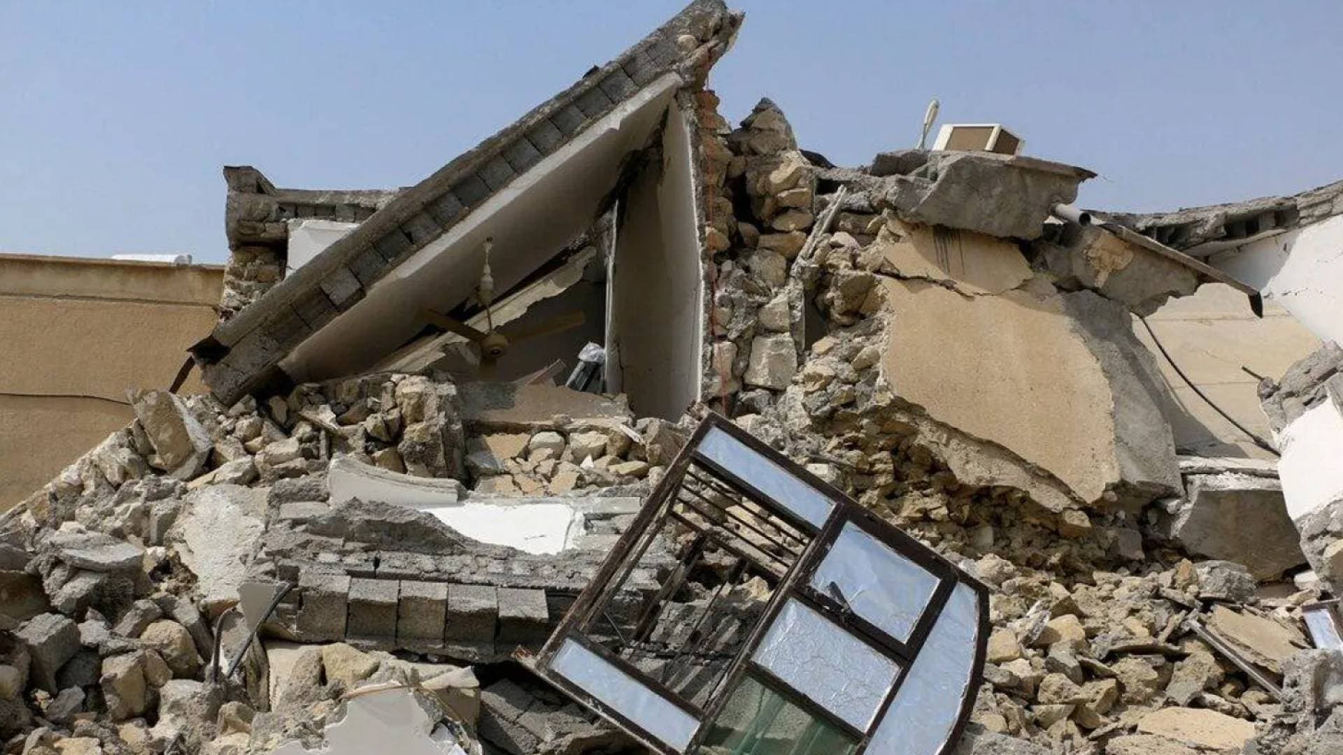 إعلام إيراني: زلزال بقوة 5.5 على مقياس ريختر يضرب "سمنان" شرقي طهران