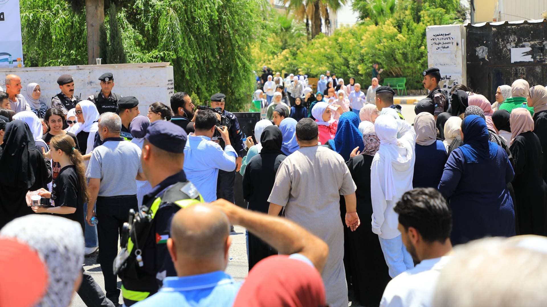 طلبة يشكون من صعوبة امتحان اللغة العربية في التوجيهي 2025 - تفاصيل