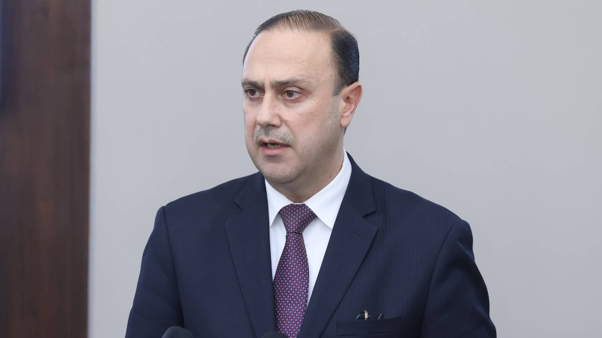 المومني: الحكومة تواصل معالجة تداعيات الأزمات الإقليمية وتوسع دعمها لقطاعات التعليم والسياحة والصحة