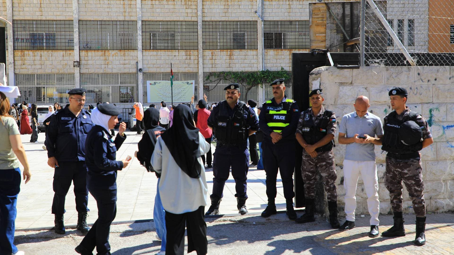 بين القلق والترقب.. طلبة "التوجيهي" يستعدون لـ "رياضيات الثانية" بعد جدل "الورقة الأولى"