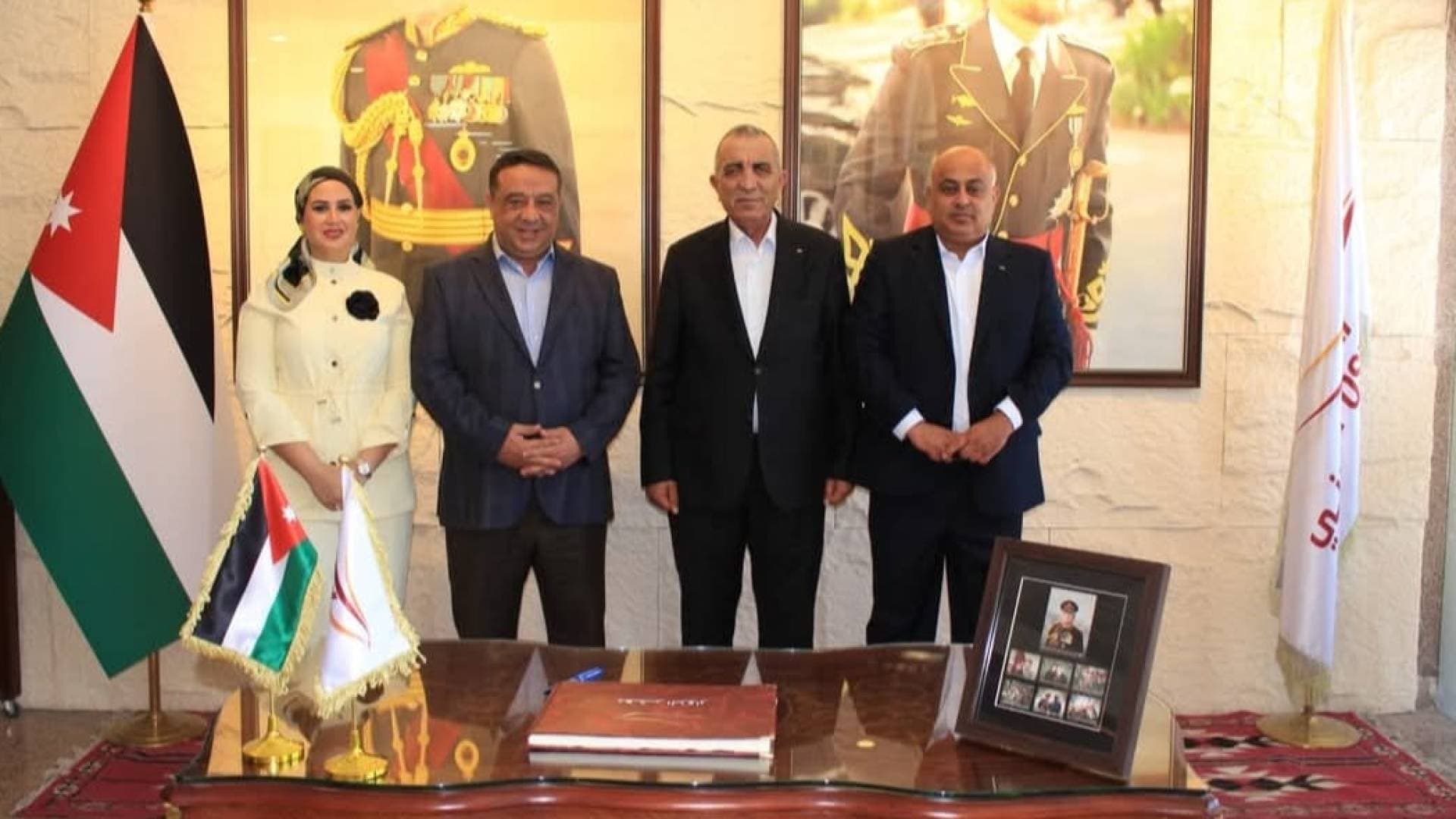 الرواشدة يشيد بدور البريد الأردني في توثيق المحطات الوطنية
