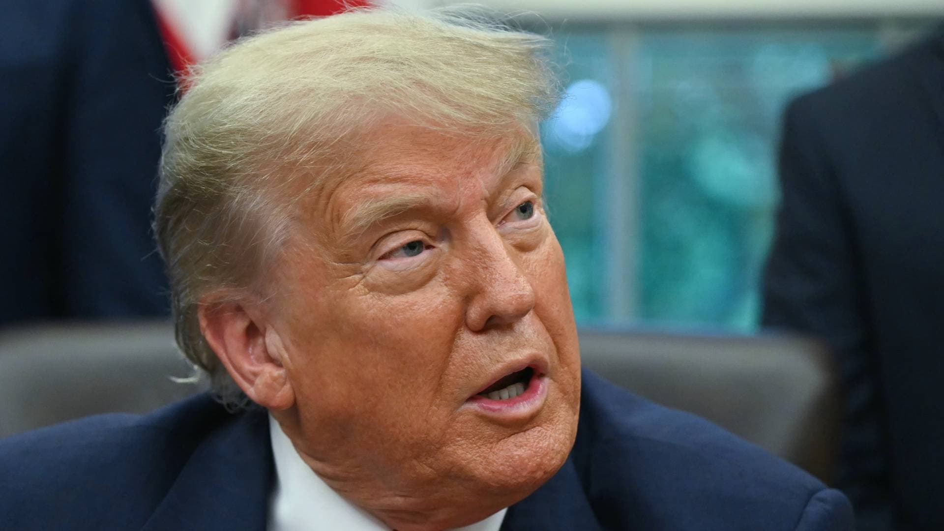 ترمب: لا أعرض على إيران أي أمر ولا أجري محادثات معها