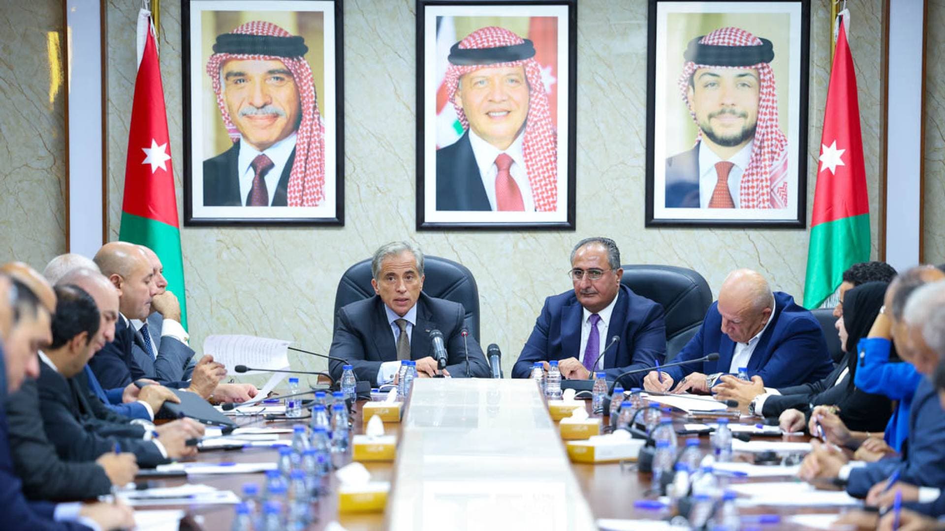 رئيس الوزراء: الاقتصاد أولوية وطنية وملتزمون بالتحديث السياسي والإداري