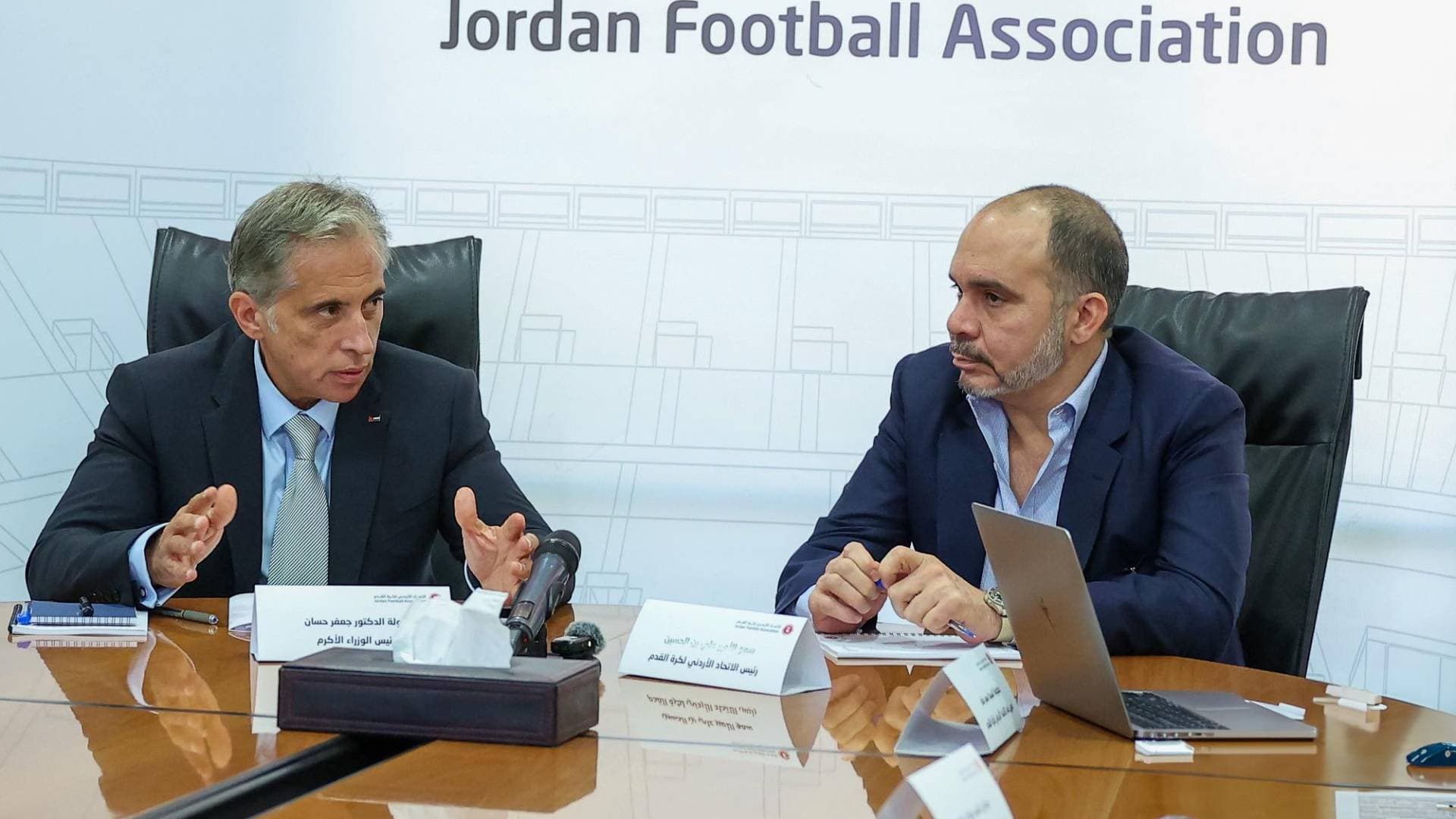 رئيس الوزراء يعلن مضاعفة الحكومة لموازنة اتحاد كرة القدم اعتبارا من العام المقبل