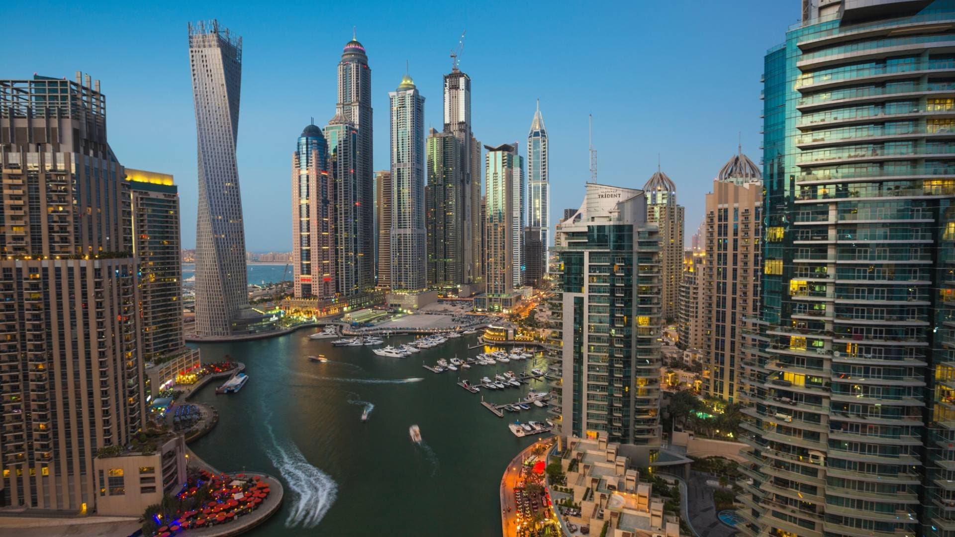 الإمارات تنفي شائعات منح الإقامة الذهبية مدى الحياة وتحذر من مكاتب استشارية وهمية