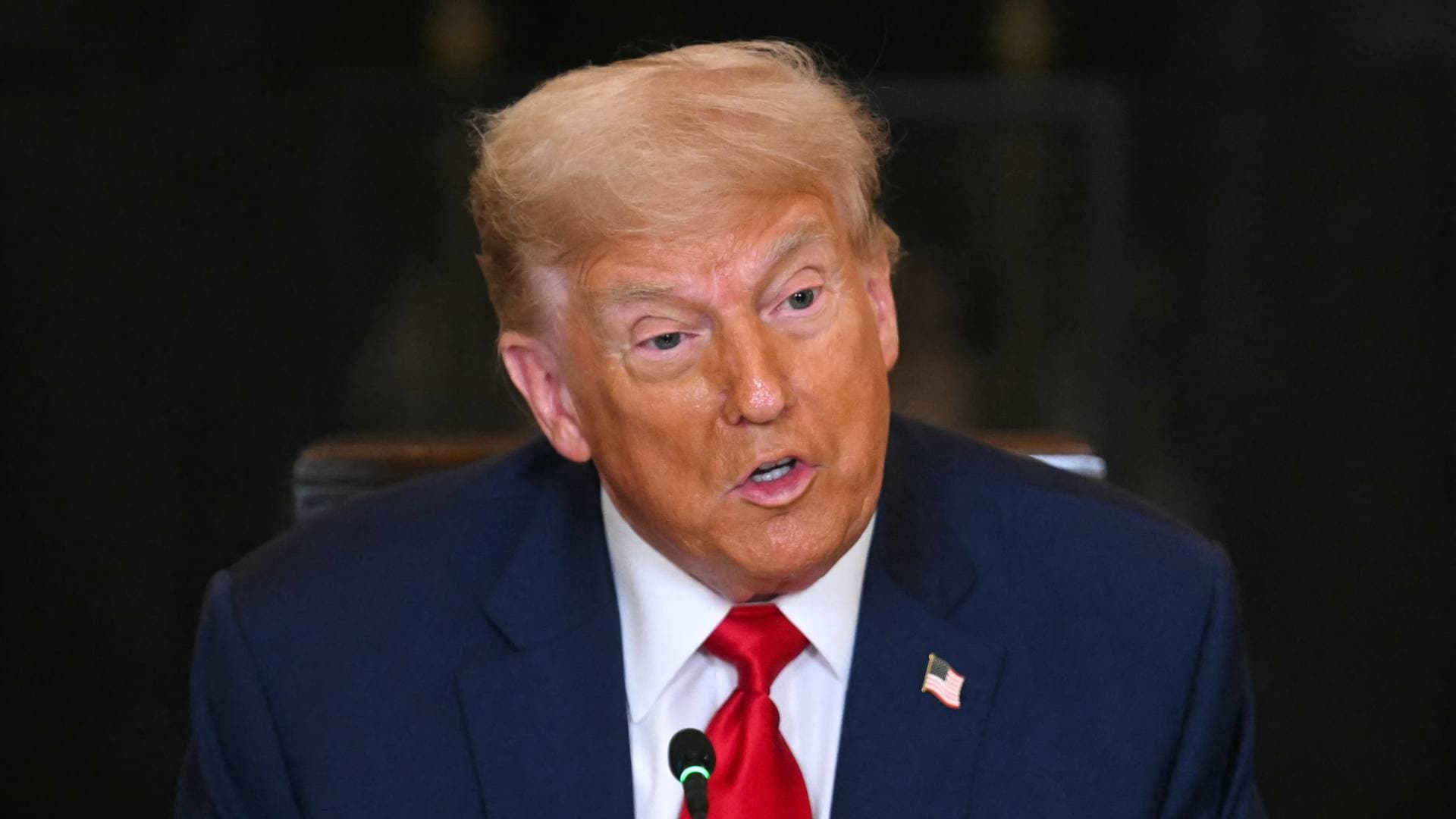 ترمب يعلن فرض رسوم جمركية على كندا بنسبة 35% اعتبارا من مطلع آب المقبل