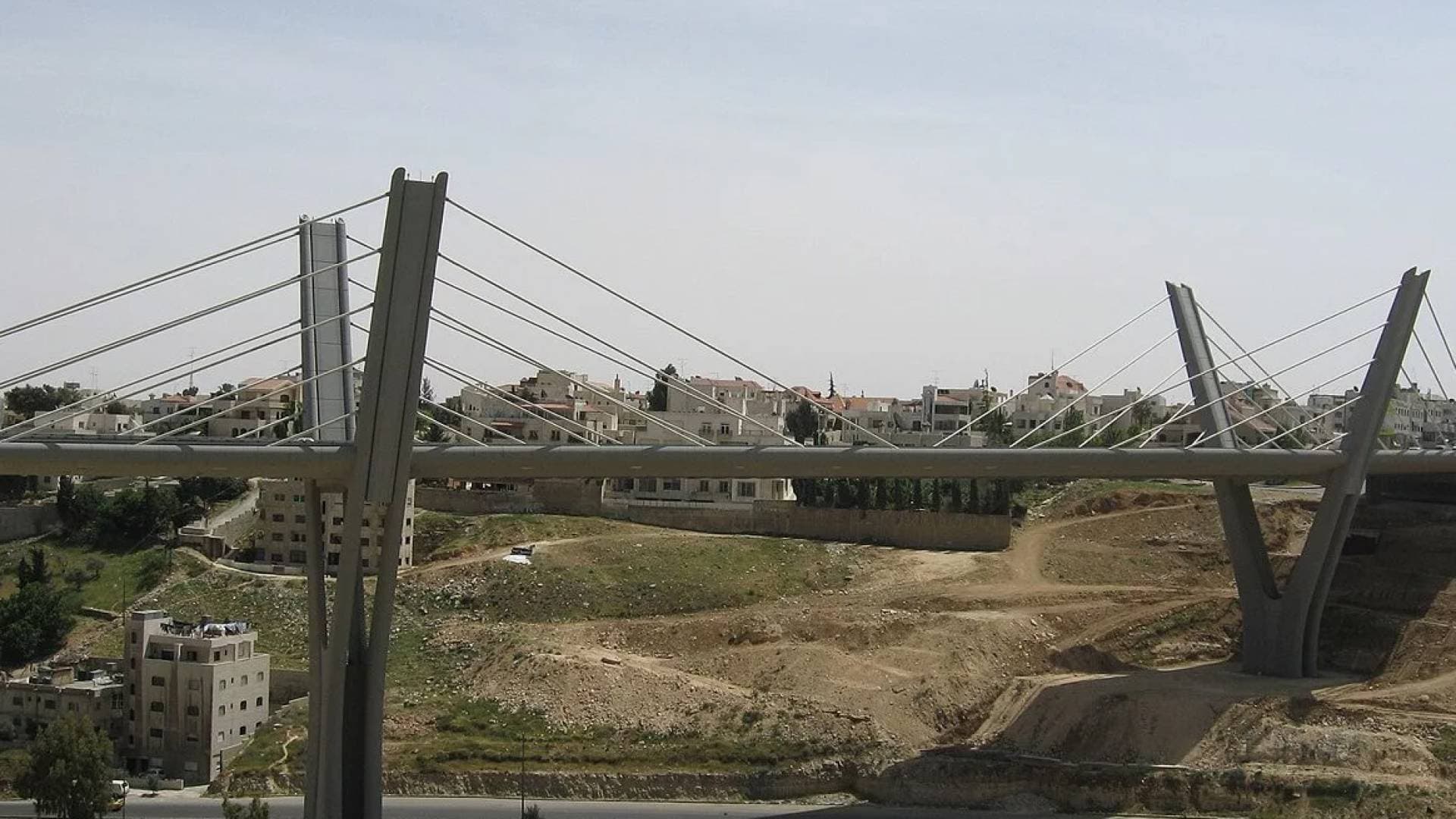 العثور على جثة شاب عشريني أسفل جسر عبدون والأمن يحقق(فيديو)