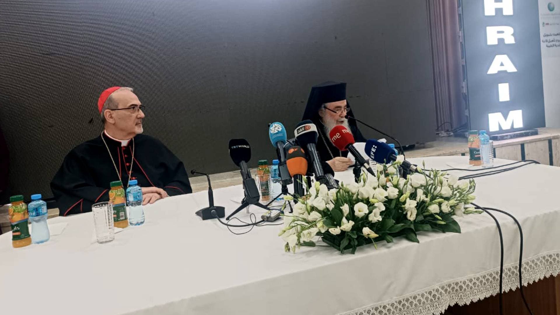 البطريرك ثيوفيلوس الثالث ينقل رسالة تضامن من الملك إلى رام الله