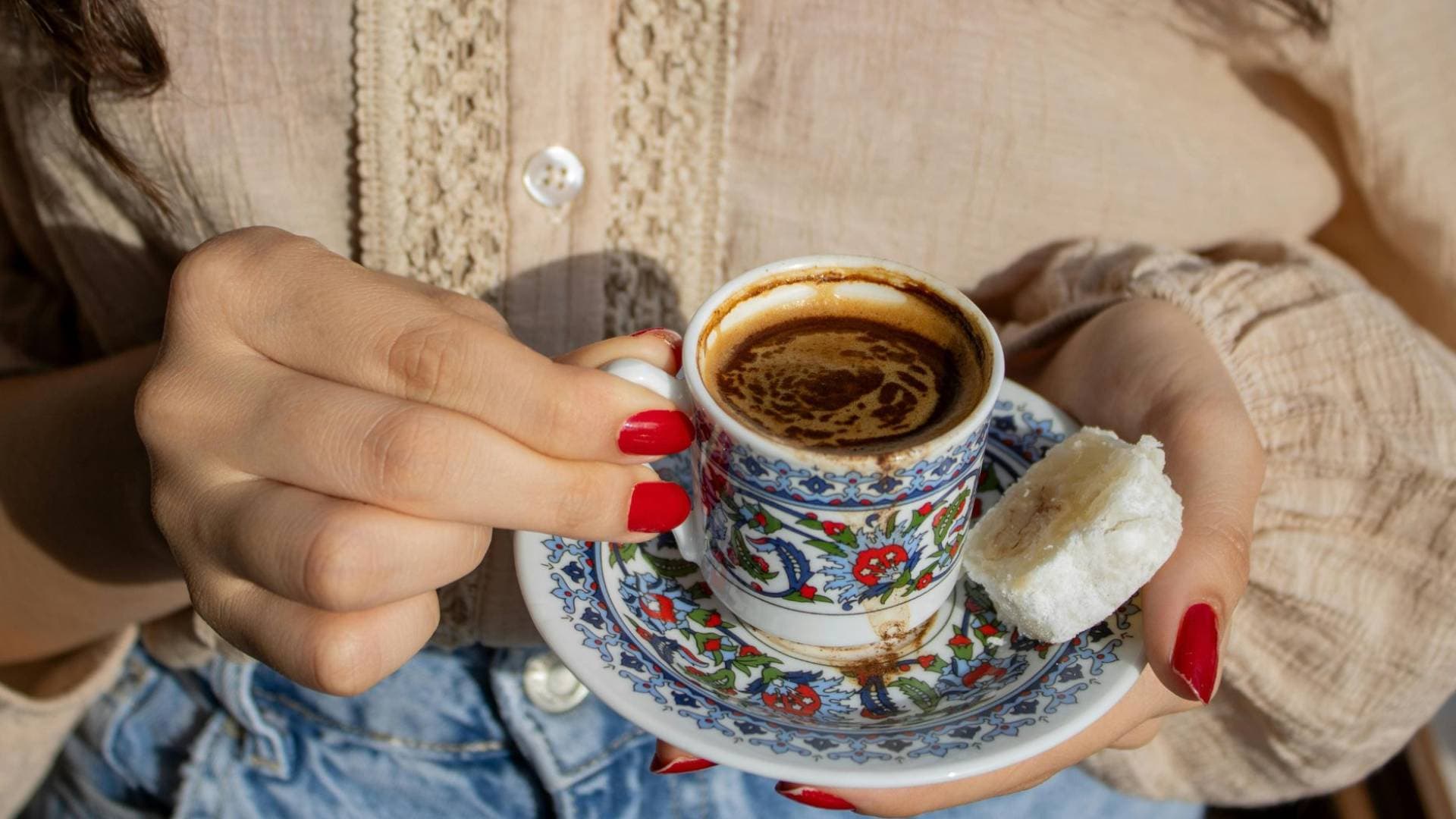 الكافيين هو السر.. دراسة: القهوة تساعد على التمتع بعمر مديد بعيدا عن الأمراض
