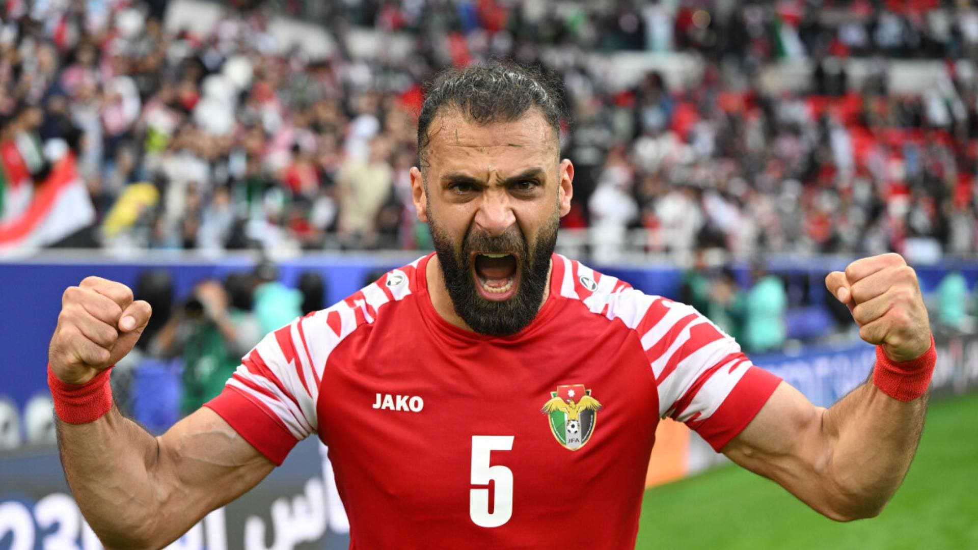 يزن العرب يشعل منصات التواصل بهدف تاريخي في شباك برشلونة