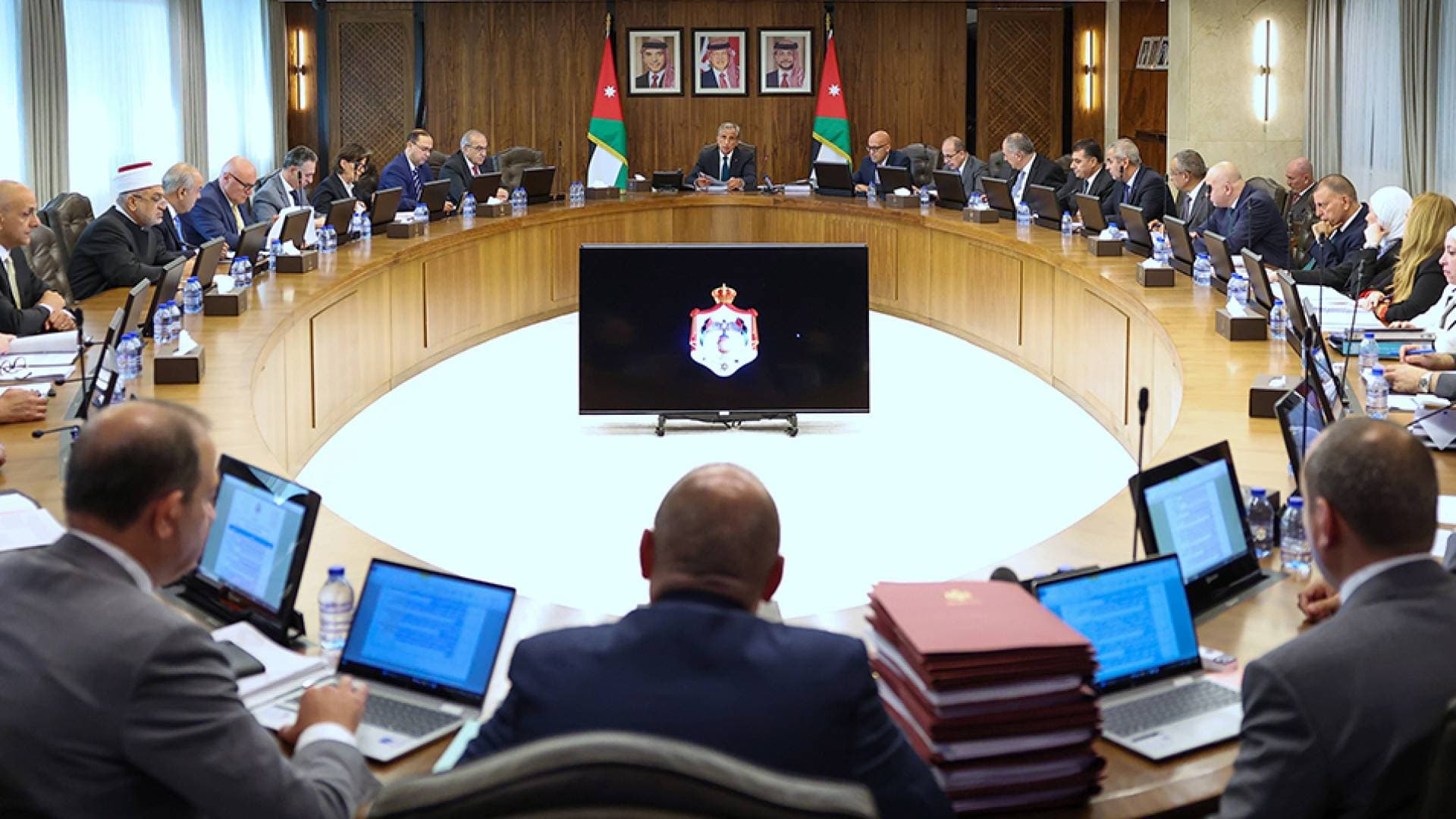 الحكومة تصدر سلسلة قرارات مهمة للأردنيين.. تفاصيل