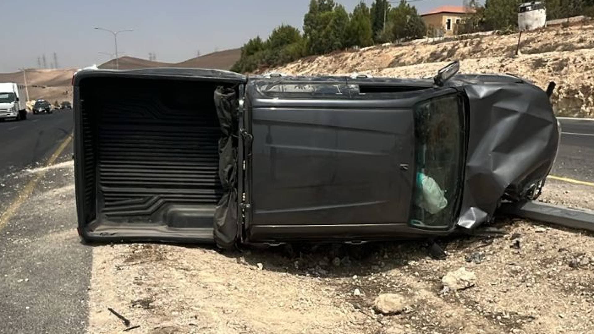 إصابتان بحادث تصادم على الطريق الصحراوي
