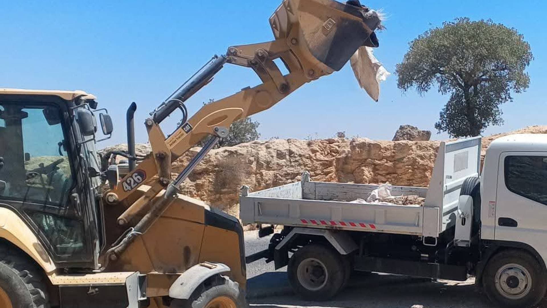 استجابة لانتشار النفايات.. بلدية بيرين تطلق حملة نظافة واسعة..صور