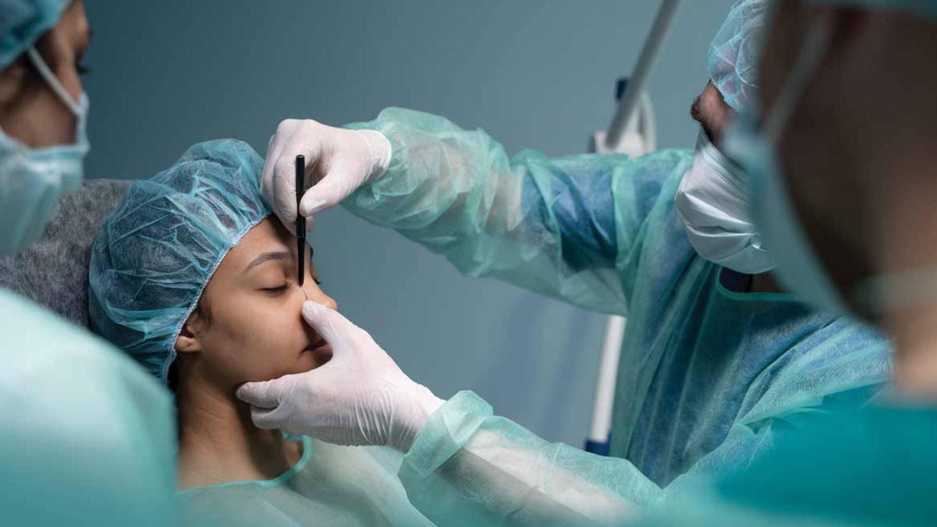 بالفيديو.. خبراء يسلطون الضوء عبر "رؤيا" على قطاع التجميل والترميم في الأردن وسط جدل حول الأداء الرقابي