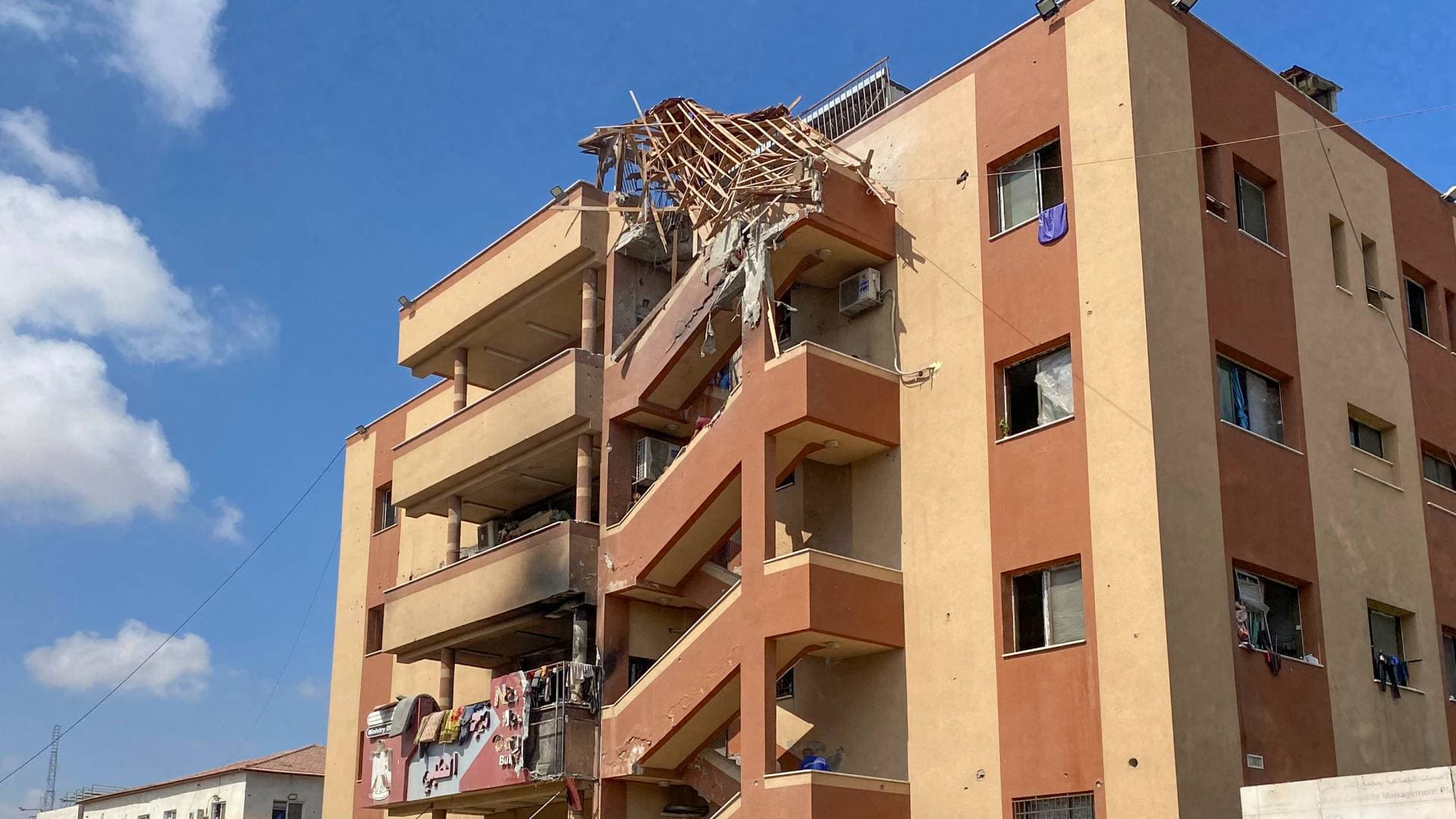 بعد قصف مستشفى ناصر.. جيش الاحتلال يأمر بفتح تحقيق ويعرب عن "أسفه" لإصابة الصحفيين