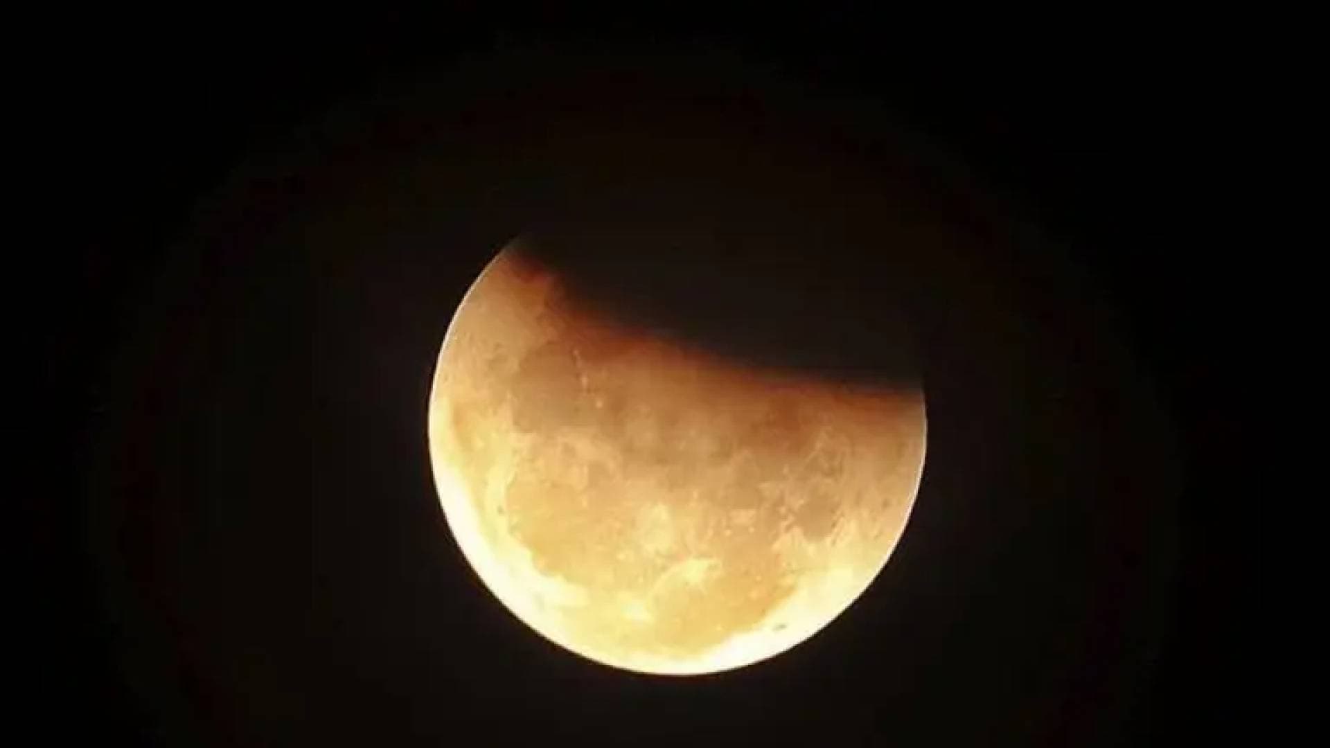 القمر الدموي يزين سماء العالم.. دليلك الكامل لمشاهدة الخسوف الكلي الأحد 7 سبتمبر 2025