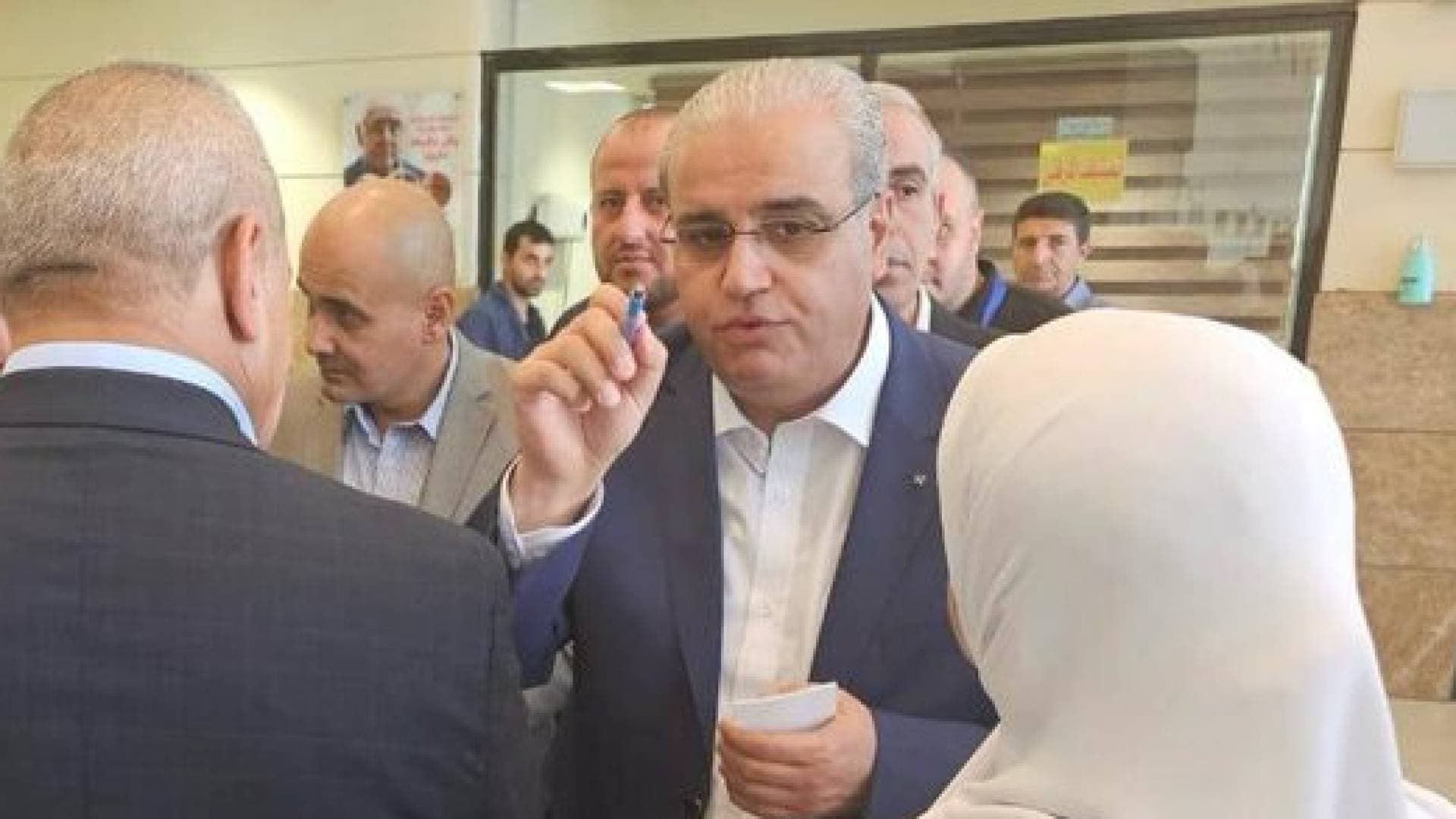وزير الصحة: الخط الساخن قناة مفتوحة مع المواطن ونعمل على الاستماع لكل صوت