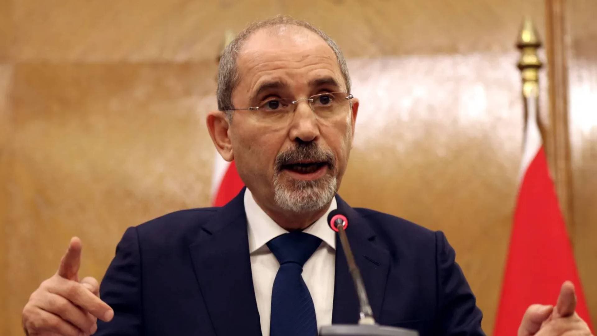 الصفدي يبحث مع وزيرة خارجية بريطانيا وقف إطلاق النار بغزة.. ويثمن عزم لندن الاعتراف بالدولة الفلسطينية