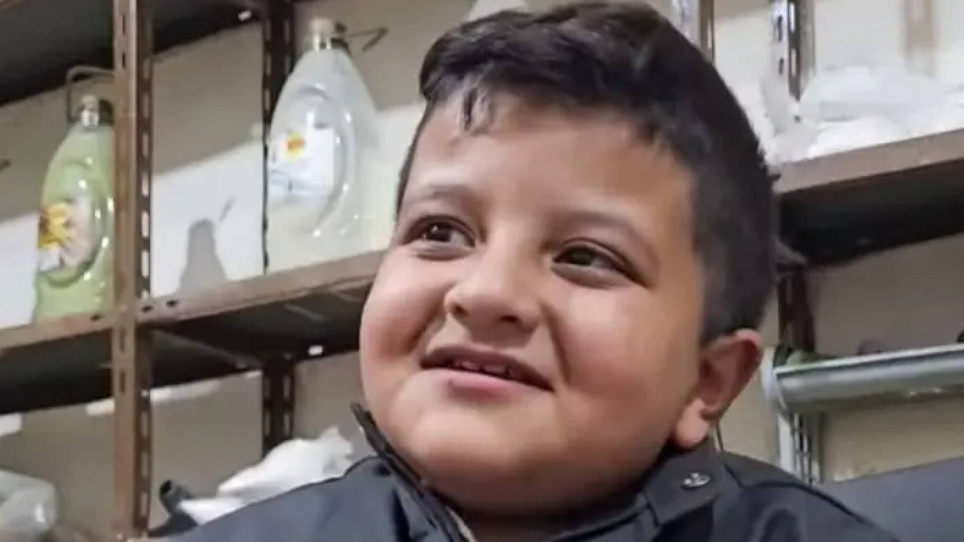 من نجم "المنسف" إلى مقاعد الدراسة.. وزارة التربية تفتح أبواب المدرسة للطفل "عطا الشمايلة".. فيديو