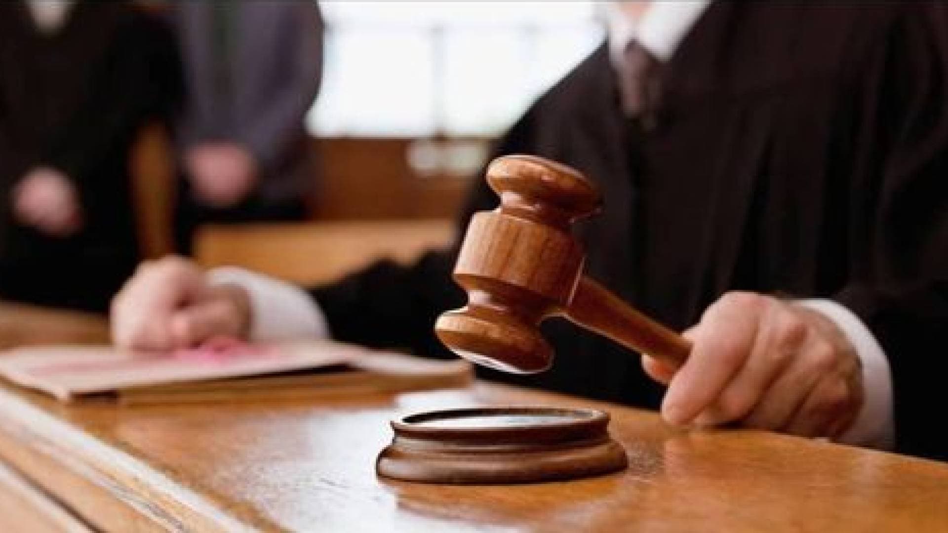 الإعدام شنقا لممرض قتل صديقه وقطع جثته في الأردن
