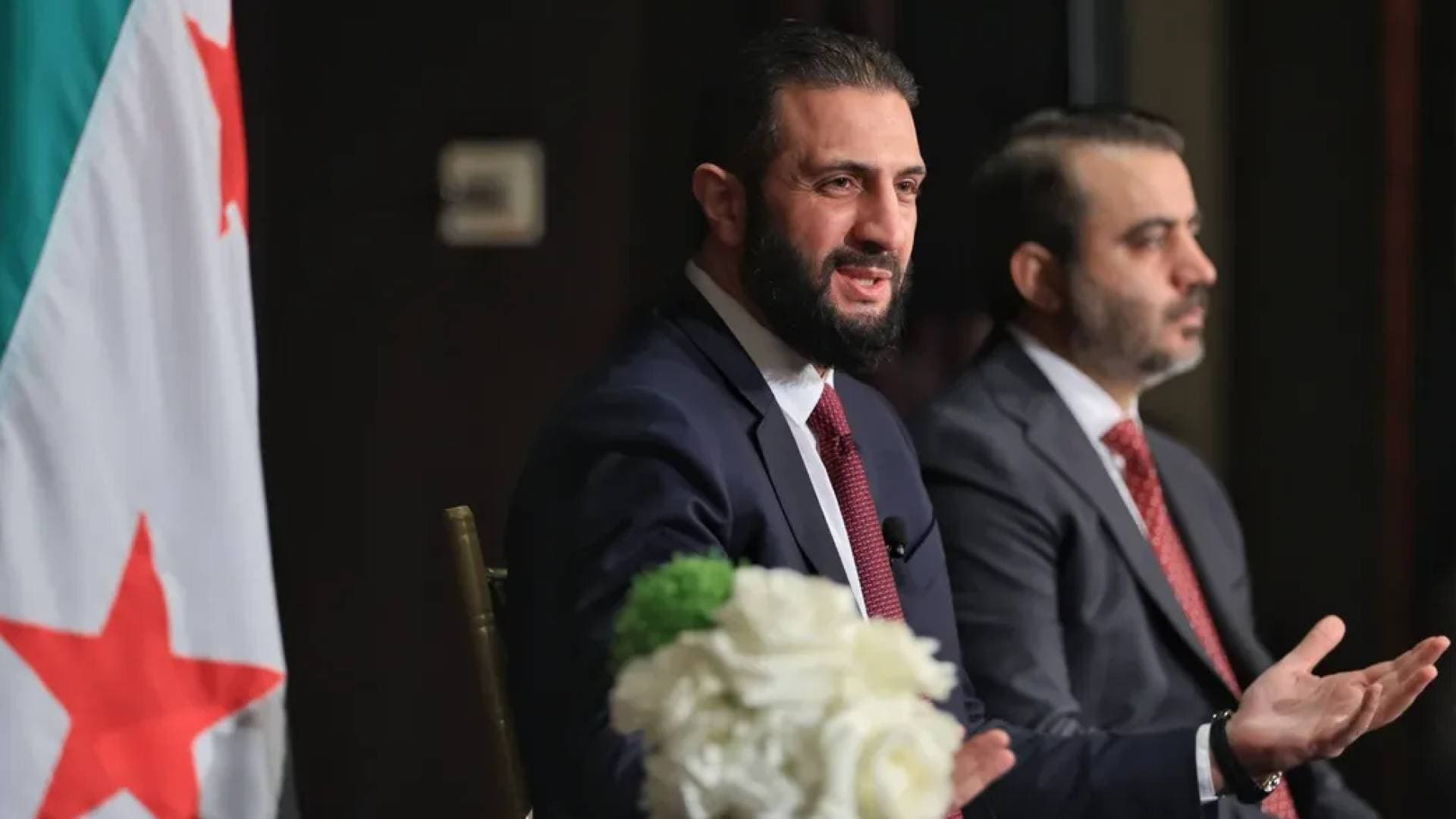 الرئيس الشرع يلتقي وفدا من الجالية السورية في أمريكا ويؤكد على دورهم في بناء مستقبل سوريا (صور) (فيديو)