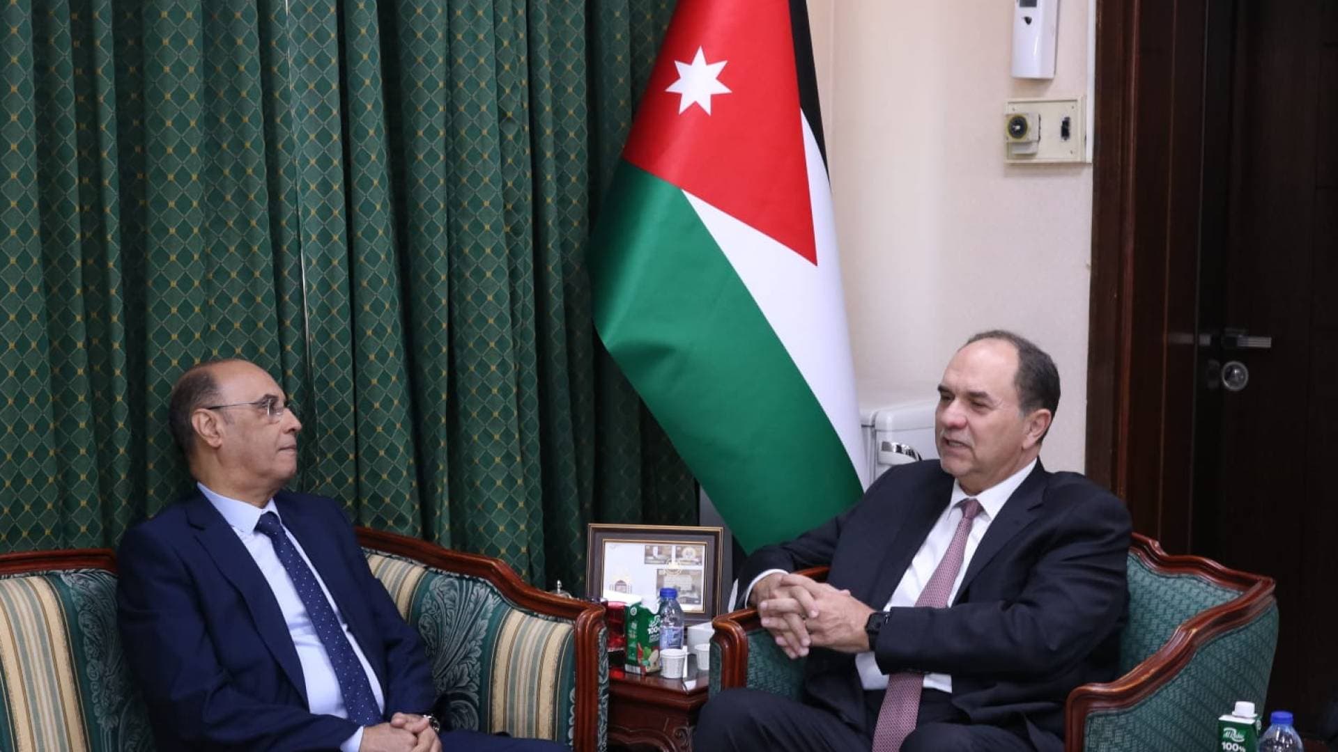التلهوني والسفير المغربي يبحثان تعزيز التعاون القانوني والقضائي بين المملكتين