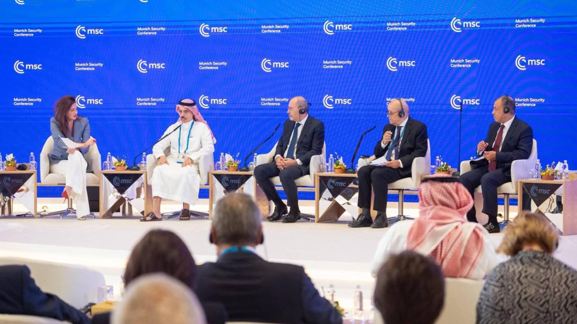 الصفدي من "العلا": تكاتف دولي لوقف العدوان على غزة ودعم جهود ترمب لتحقيق السلام.. صور