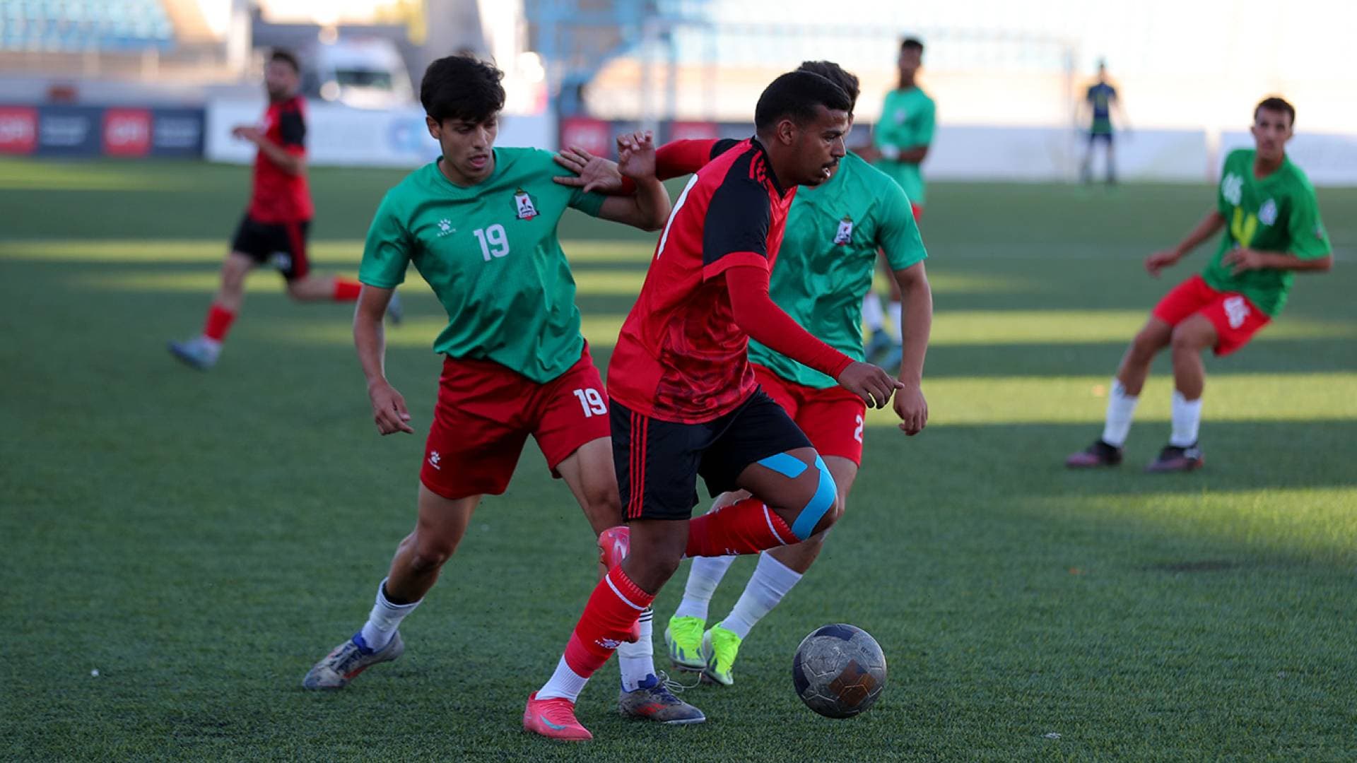 الجزيرة يحافظ على صدارة دوري الرديف بفوز صعب على الوحدات