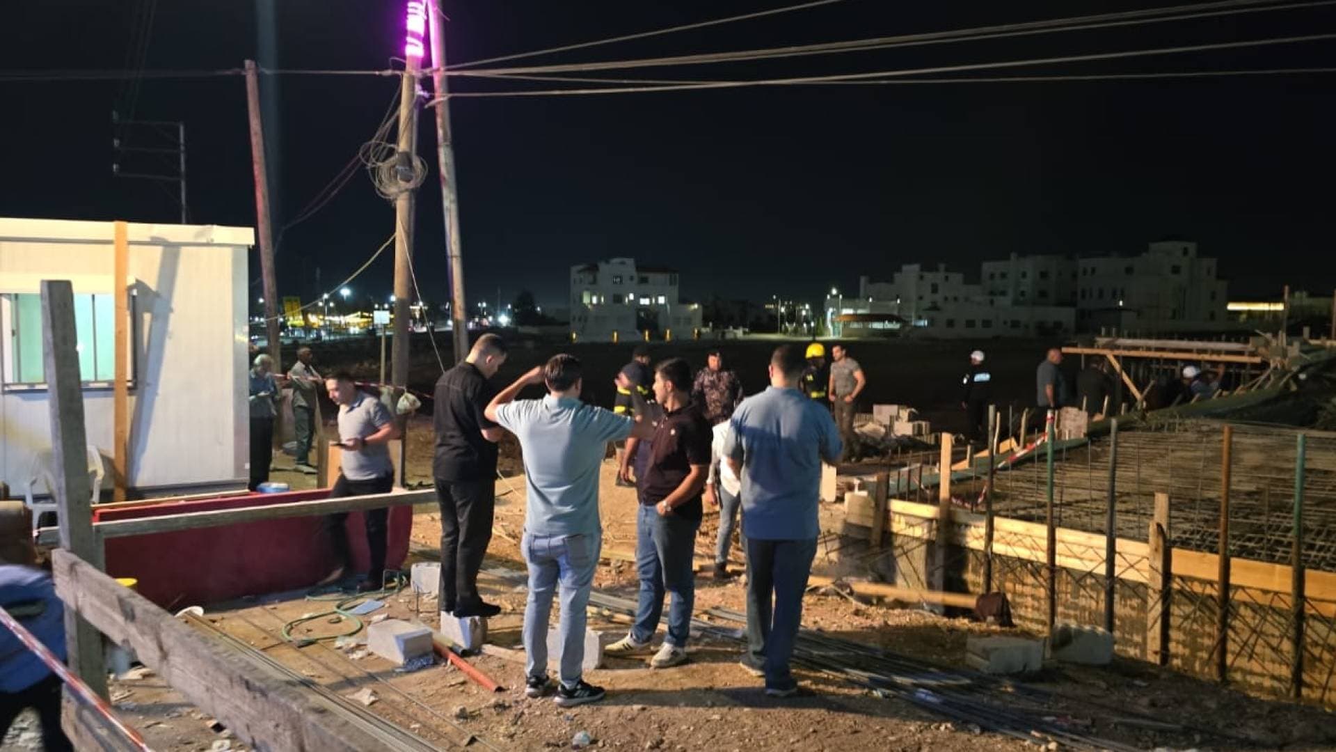 فيديو.. مراسل "رؤيا": الدفاع المدني يتعامل مع انهيار مبنى قيد الإنشاء في إربد