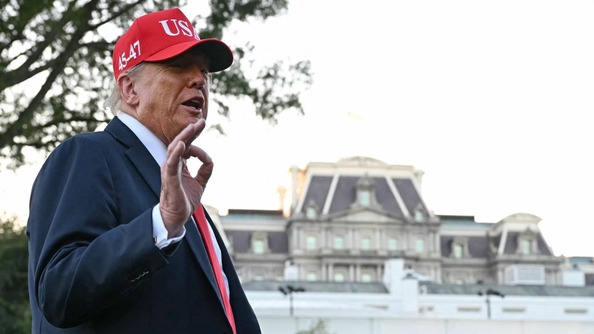 ترمب يفرض رسوما بنسبة 25% على الشاحنات المستوردة اعتبارا من تشرين الثاني 2025