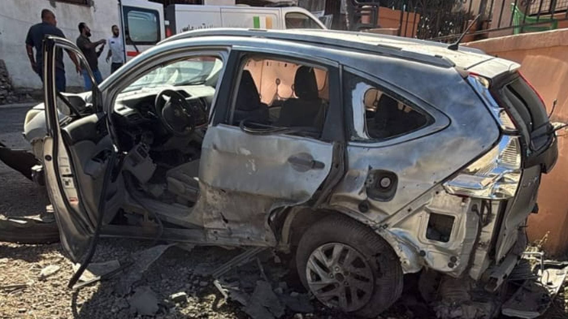 مراسلة رؤيا: غارة للاحتلال الإسرائيلي تستهدف سيارة في جنوب لبنان