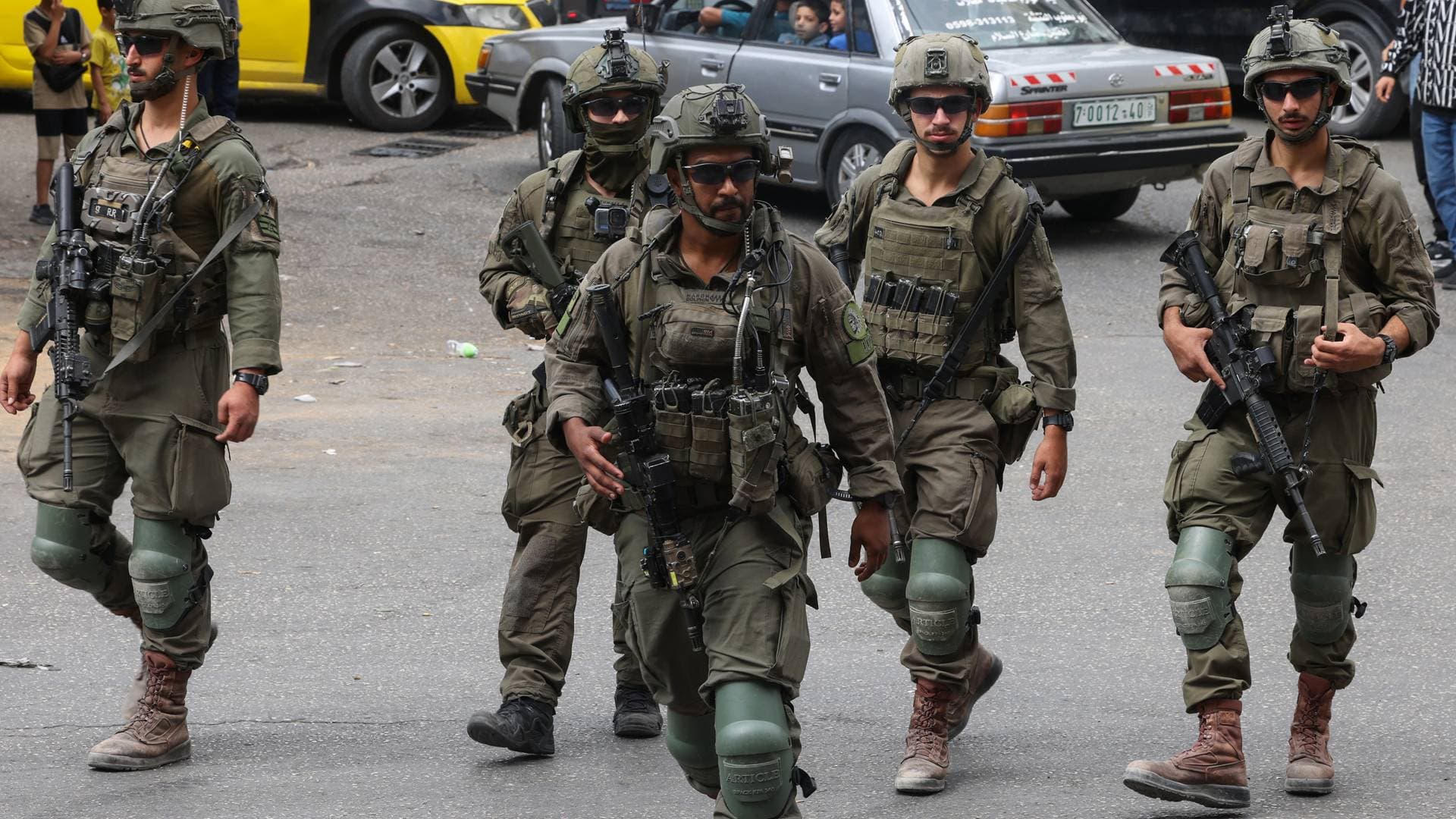 قوات الاحتلال تقتحم بلدات بالضفة لتبليغ عائلات الأسرى بمنع الاحتفالات.. فيديو