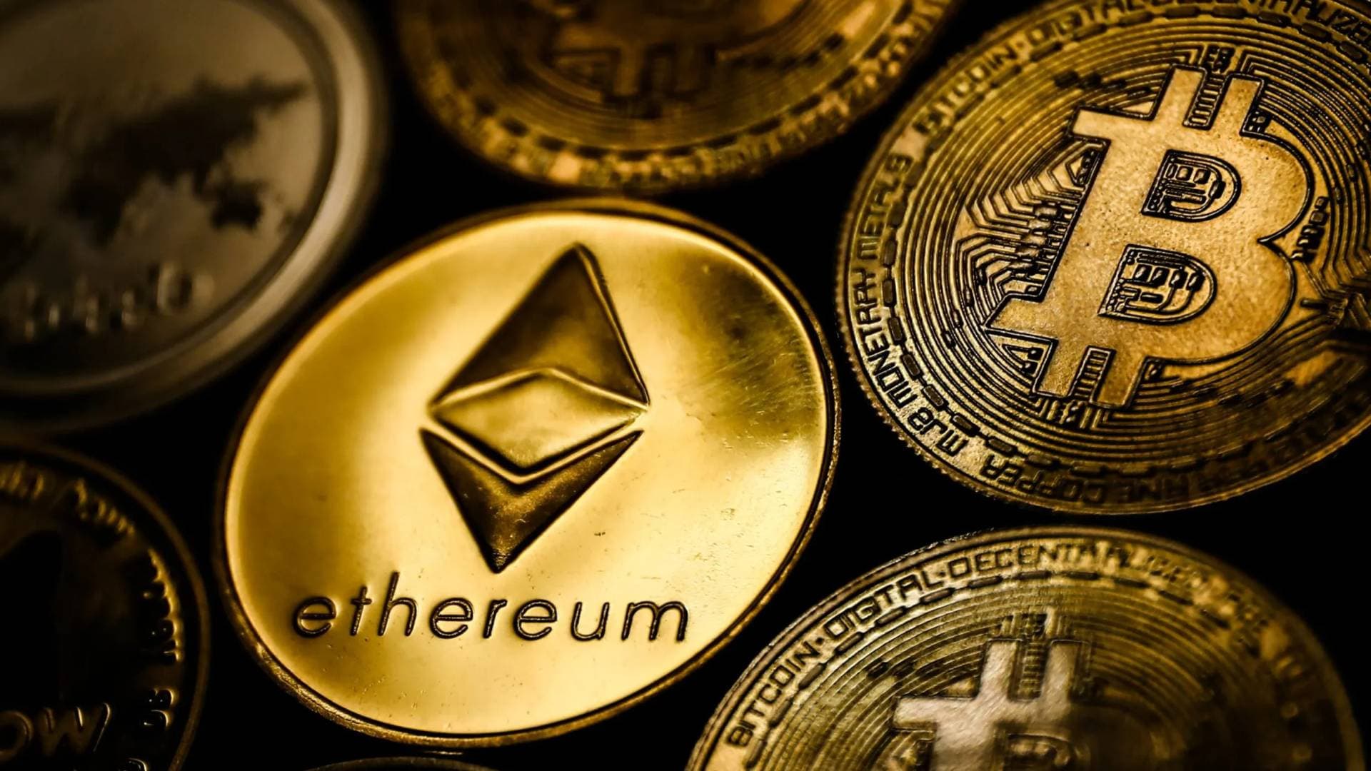 مذبحة مالية في سوق الكريبتو.. تهديدات ترمب الجمركية تهوي بالبيتكوين والعملات البديلة