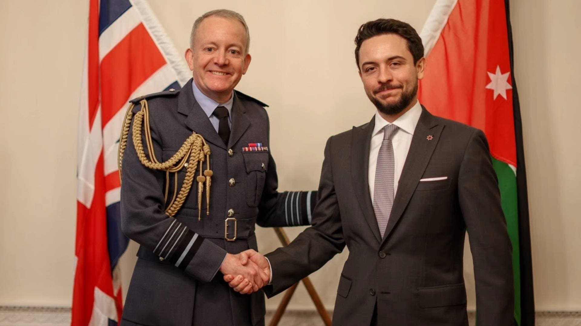ولي العهد يلتقي في لندن رئيس أركان الدفاع البريطاني.. فيديو