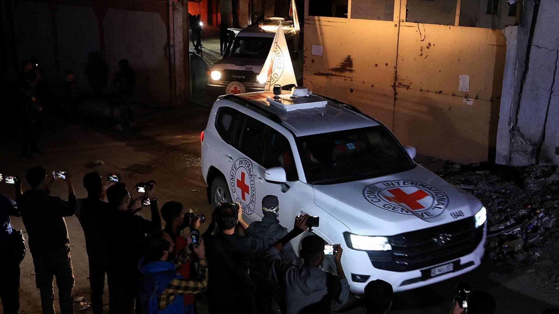 جيش الاحتلال الإسرائيلي: الصليب الأحمر تسلم جثتي محتجزين من غزة