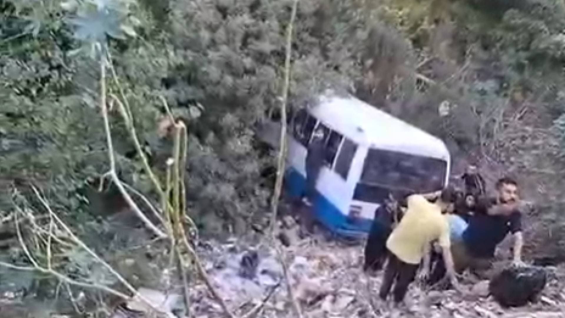 مراسلة رؤيا في لبنان: سقوط حافلة مدرسية في بشامون