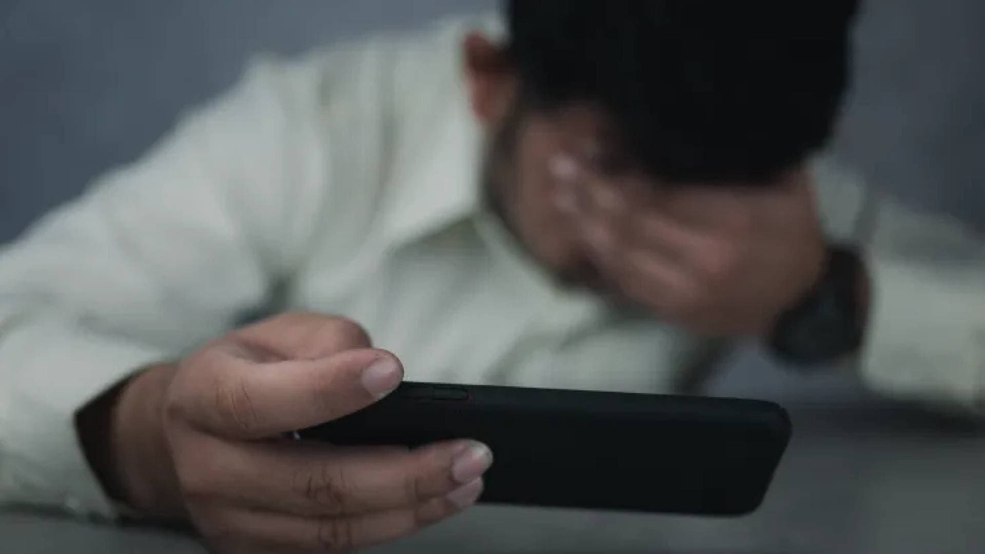 "موعد غرامي" بنصف مليون ريال: كيف تحول أب وابنته تطبيقات التعارف إلى مصيدة للشباب؟