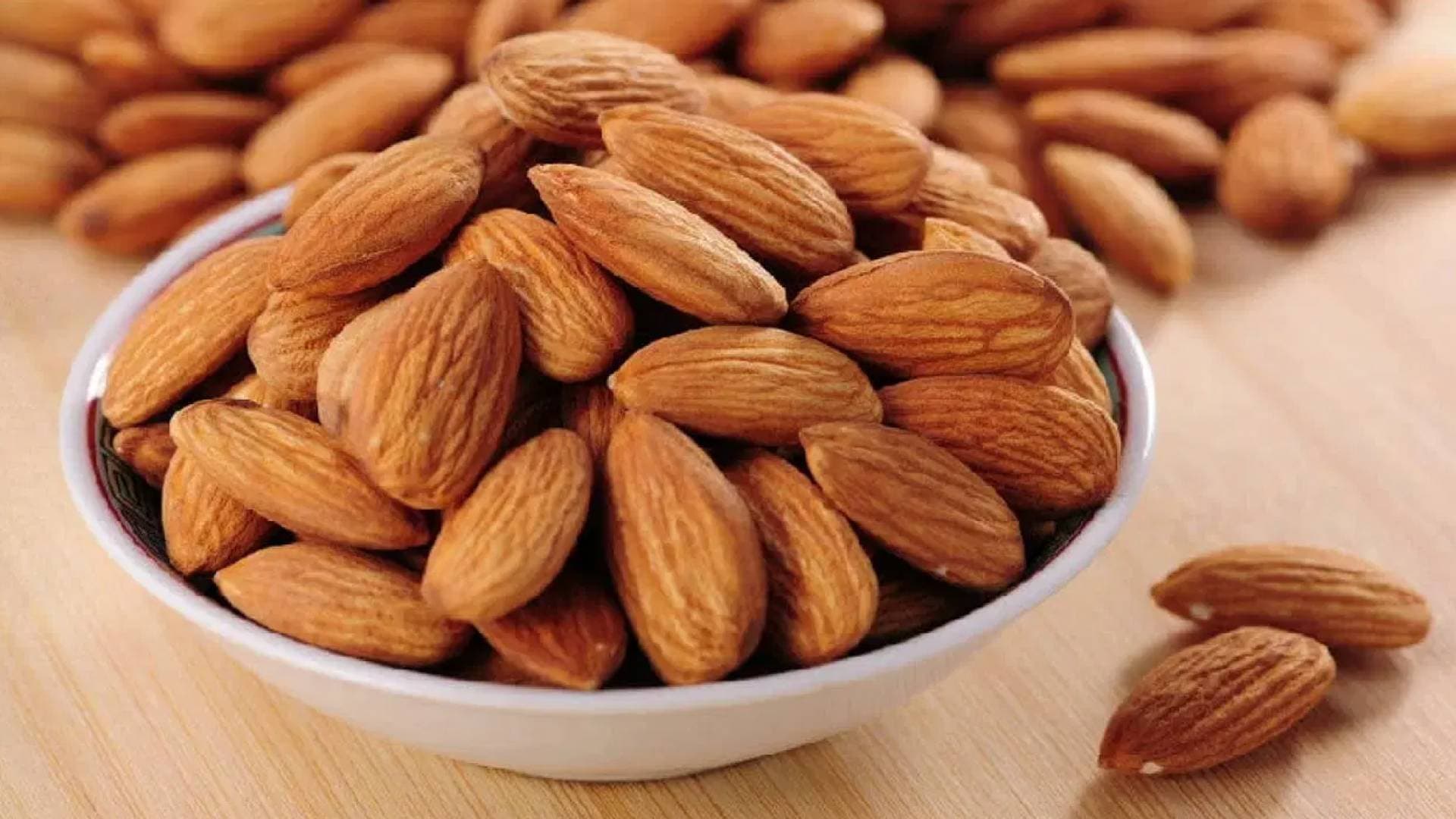 دراسة: الإفراط في تناول اللوز يعد من أبرز المخاطر الصحية للكبار والصغار