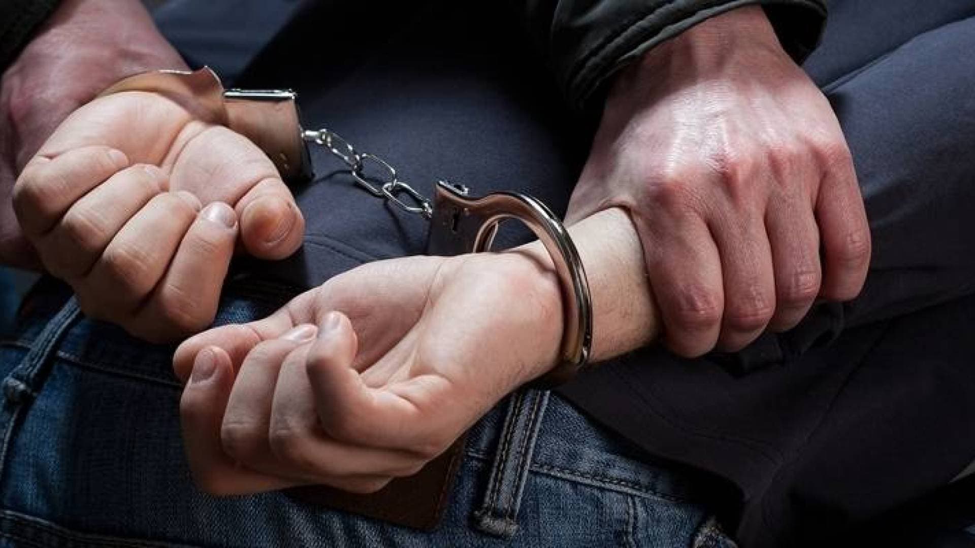 الأمن العام : إلقاء القبض على شخص سرق 5 ملايين درهم إماراتي من زوجته