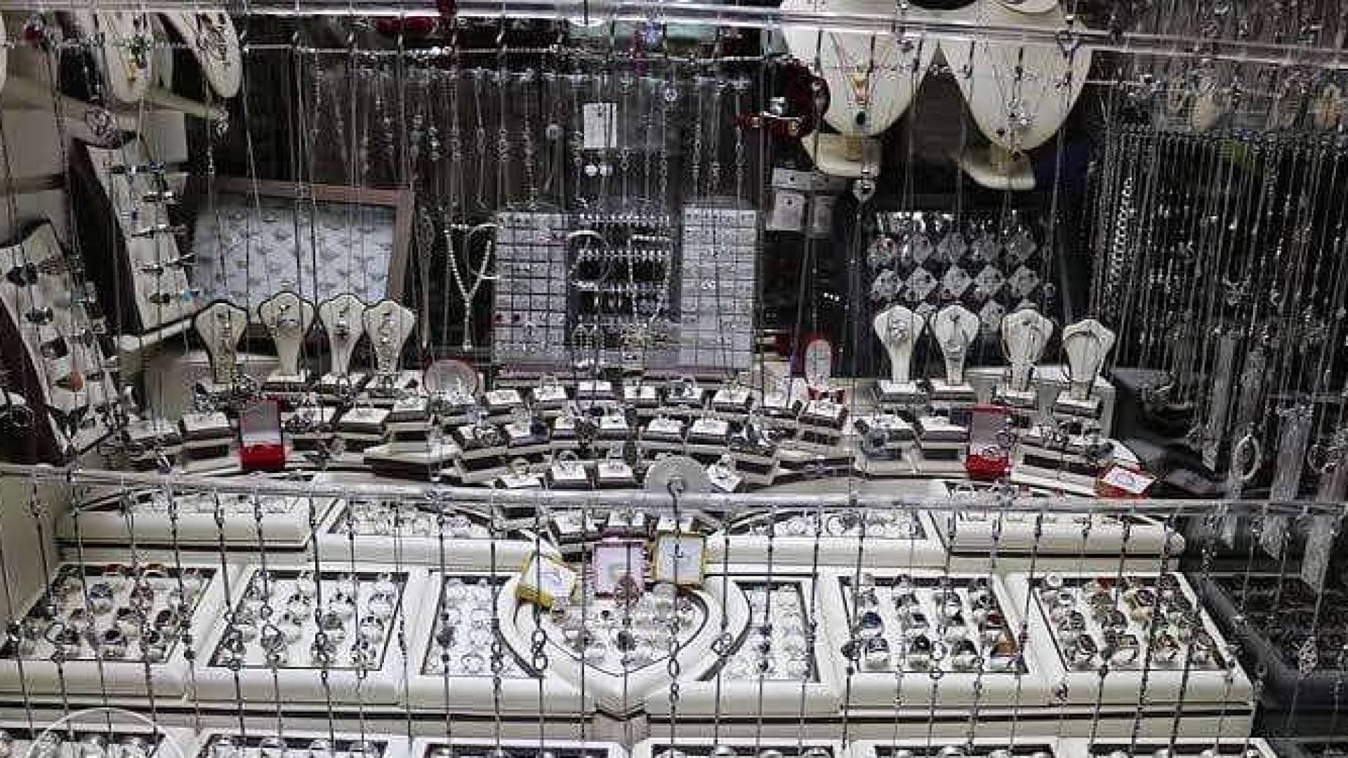 "المعدن الأبيض" يواجه مقاومة قوية قرب 49 دولارا وسط موجة جني أرباح