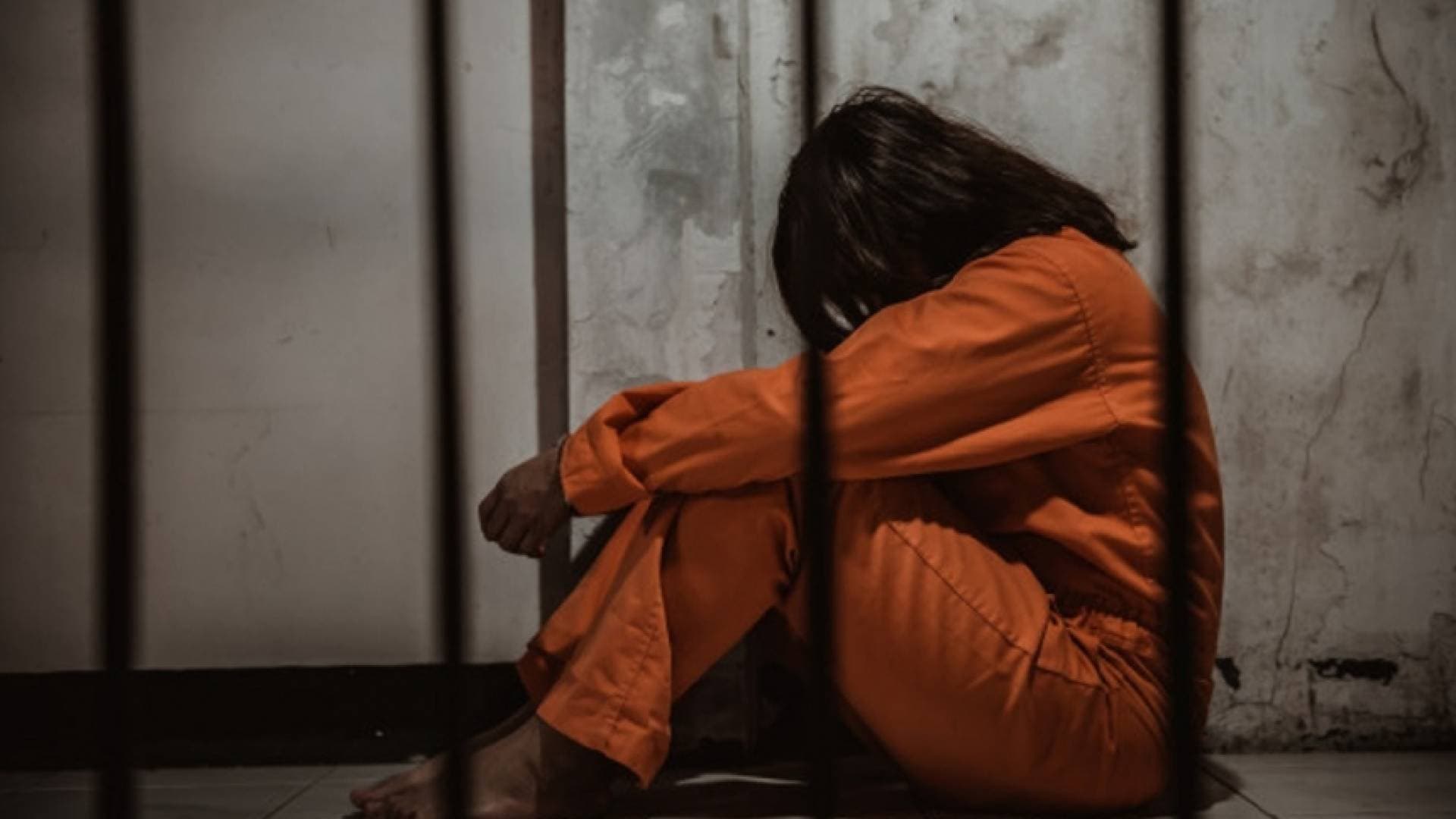 جنايات الكبرى: الحبس 20 عاما بالأشغال لزوجة أنهت حياة زوجها خنقا وحرقا في عمان