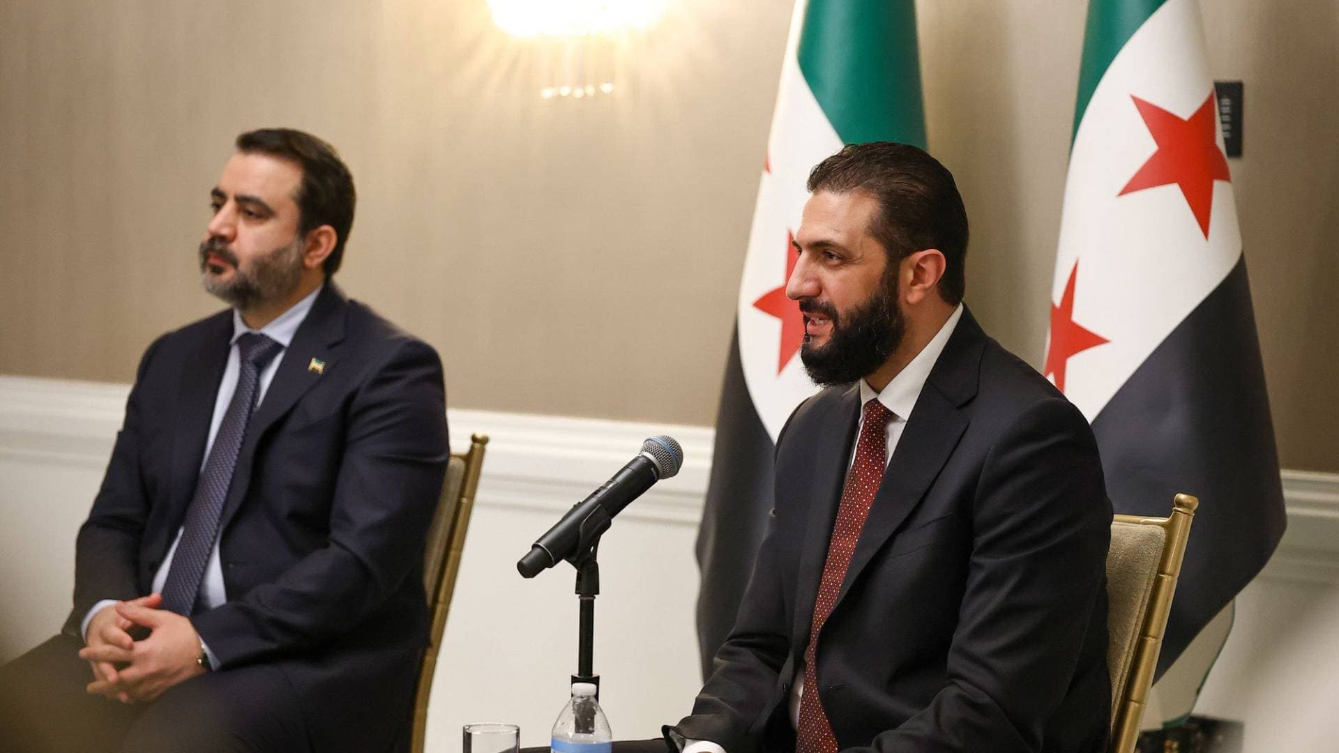 الشرع يلتقي الجالية السورية في واشنطن.. ويؤكد: وحدة الشعب أعظم رأس مال لسوريا - فيديو