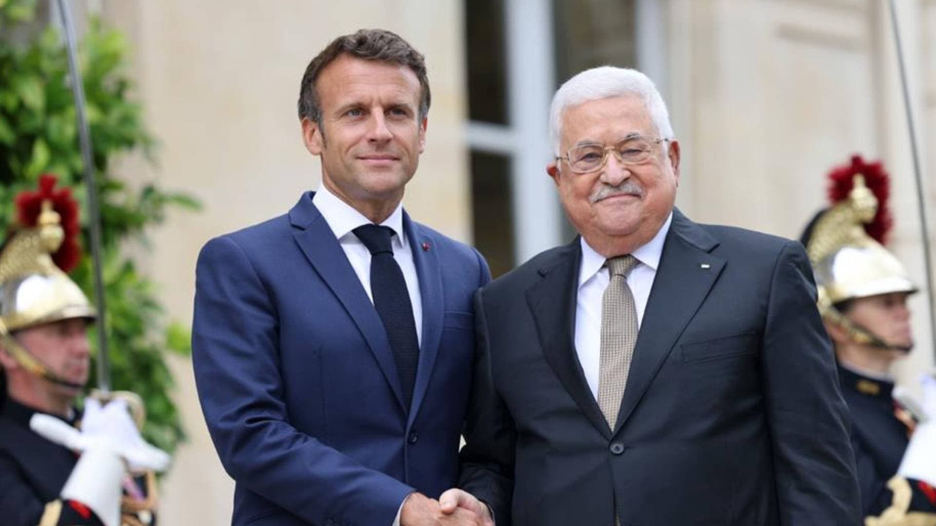 الرئيس الفلسطيني محمود عباس يصل باريس في زيارة رسمية ويلتقي ماكرون الثلاثاء