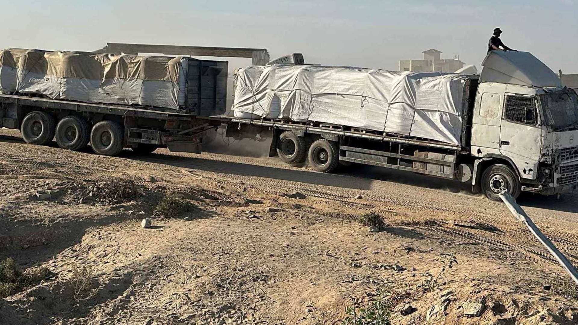 الاحتلال يفتح معبر "زيكيم" والحكومة الفلسطينية تؤكد أن حجم المساعدات لا يغطي 41% من الاحتياجات